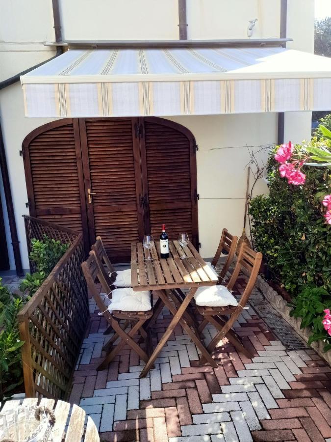La Casa Di Filippo Appartement Quercianella Buitenkant foto